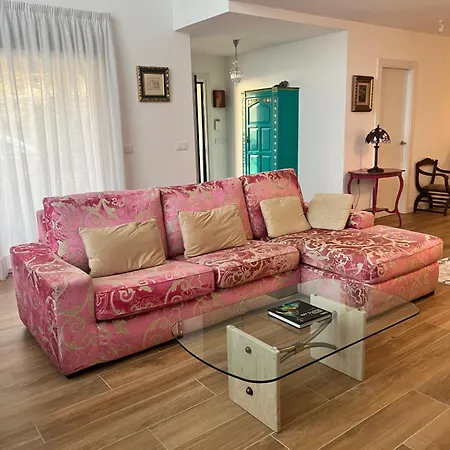 Modern Artistic With Mountain Views, Garden Villa