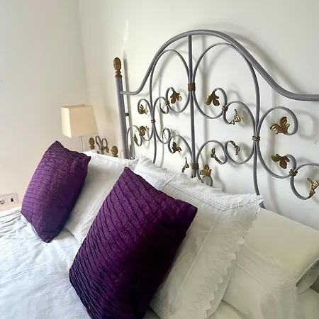 Villa Modern Artistic With Mountain Views, Garden