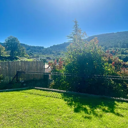 Villa Modern Artistic With Mountain Views, Garden